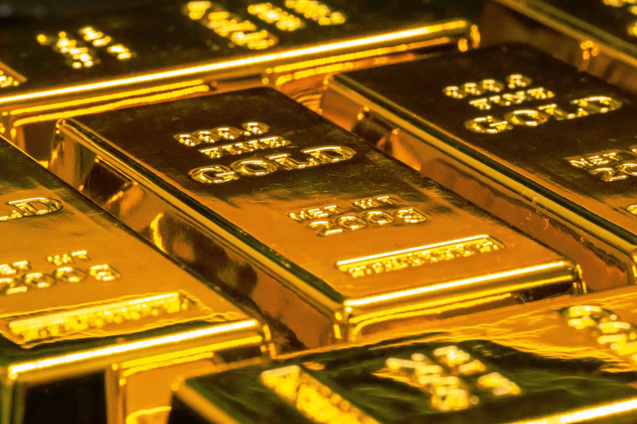 Gold Crashes 3% to $4,830 in 2026 Margin Call Shock