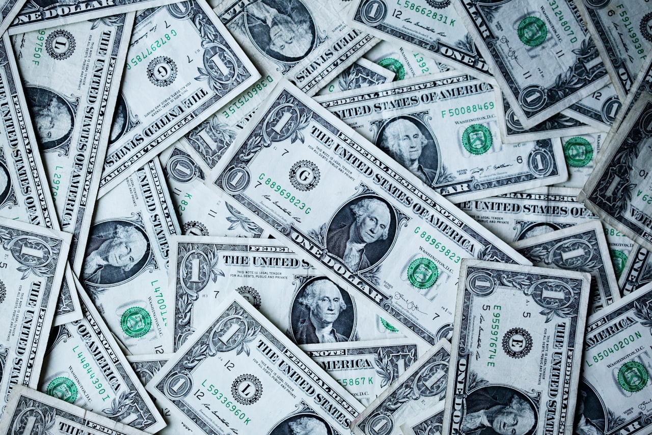 Indian Rupee Hits Record Low 92.05 Against USD in 2026