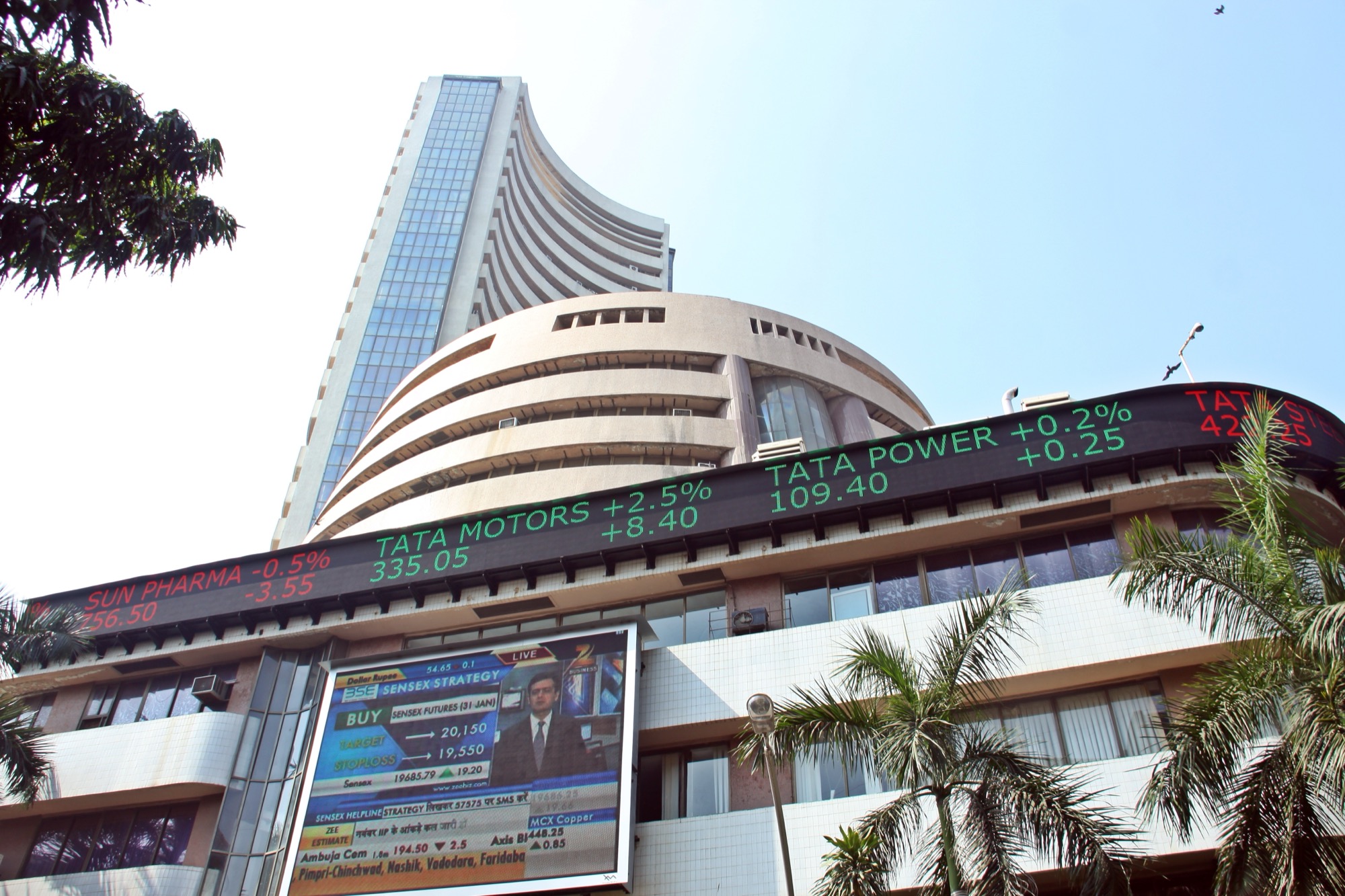 India Sensex Crashes 2,500 Points on Oil War Fears 2026