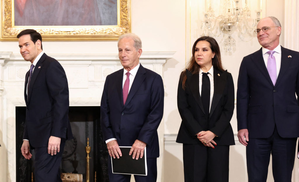 Ngoại trưởng Rubio cùng các đại sứ trong cuộc gặp ngoại giao