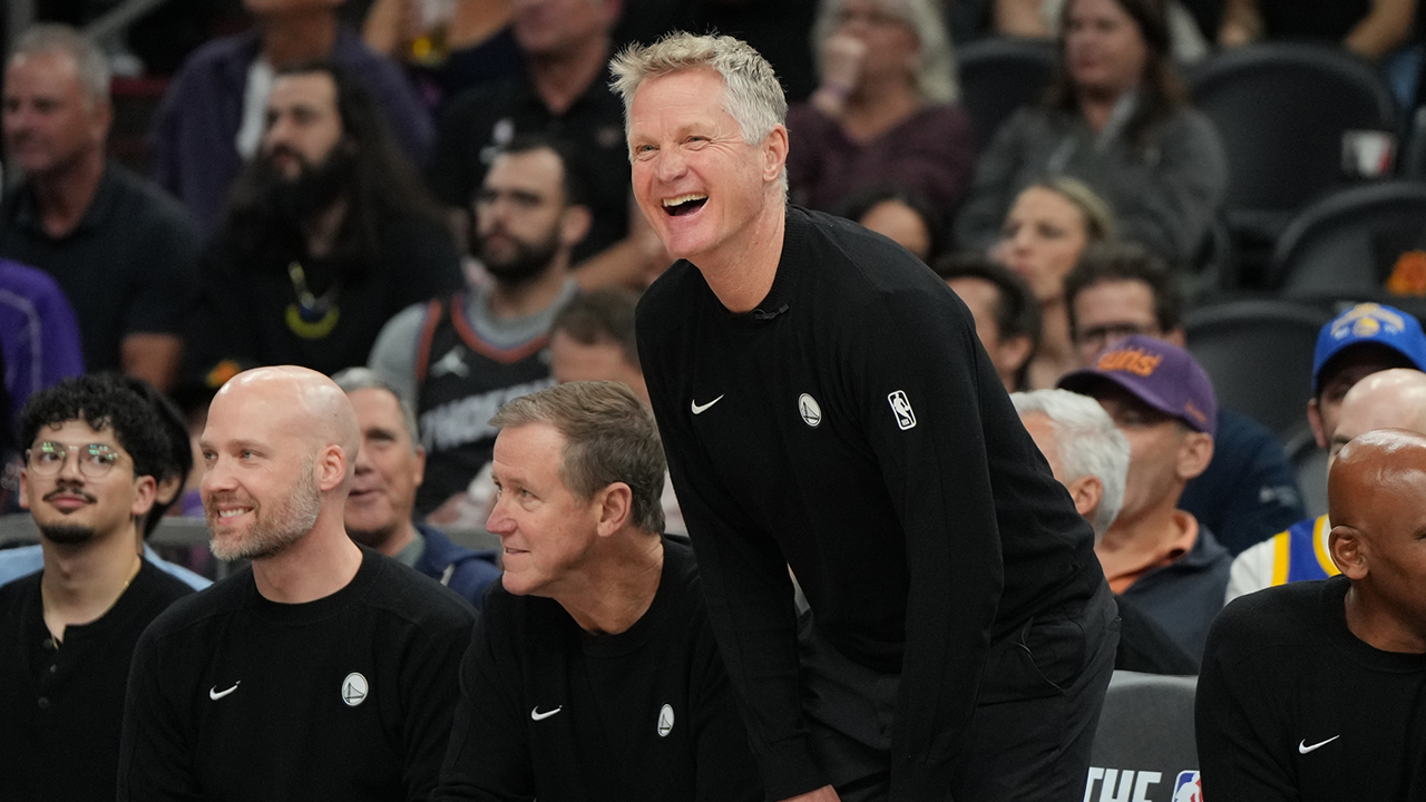 Steve Kerr ký hợp đồng 2 năm: HLV lương cao nhất NBA tiếp tục dẫn dắt Warriors